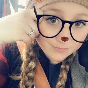 Meet your Posher, Eemily